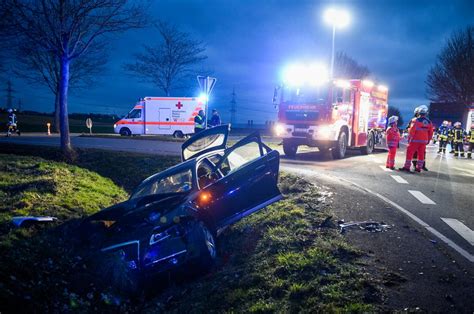 Schwerer Unfall in Ense: Lieferdienst kollidiert mit Verkaufs。